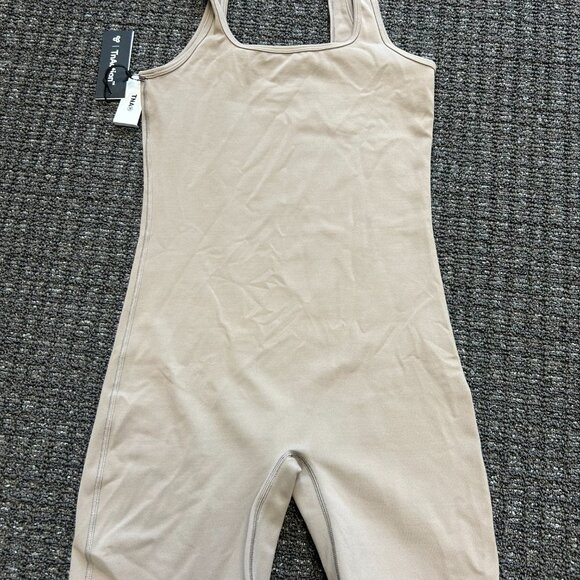 NWT TnAction Life Pyramid Romper in Turner Taupe – Size S/P - Picture 2 of 3